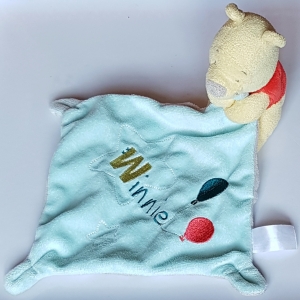 Doudou Winnie tenant un mouchoir ballons Disney Baby, Nicotoy, Simba Toys (Dickie)