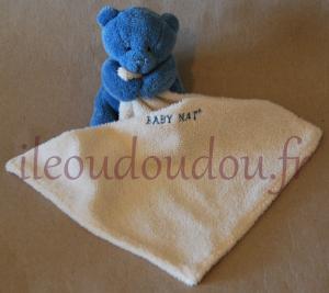 Doudou ours bleu foncé tenant un mouchoir Baby Nat