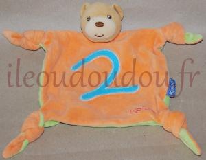 Doudou ours plat carré marron orange vert et bleu Kaloo