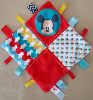 Doudou Mickey mouchoir rubans rouge Disney Baby, Nicotoy, Simba Toys (Dickie)