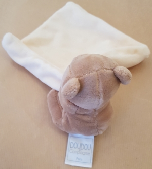 Peluche ours marron avec doudou DC302