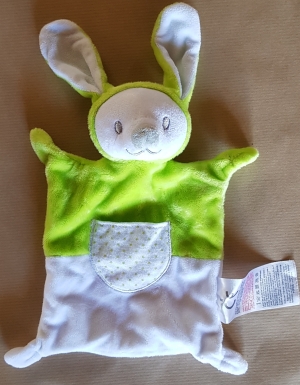 Doudou lapin vert et blanc Grain de blé, Kidiliz