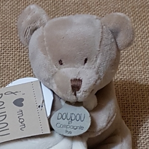 Peluche ours marron avec doudou DC302