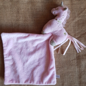 Doudou licorne rose et dorée Mots d'enfant - Leclerc