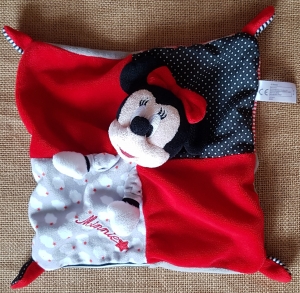 Doudou Minnie rouge et noir carré *Nuages* Disney Baby, Nicotoy, Simba Toys (Dickie)