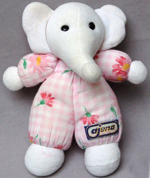 Peluche éléphant blanc, tissu à carreaux rose et à fleurs Ajena, Vintage