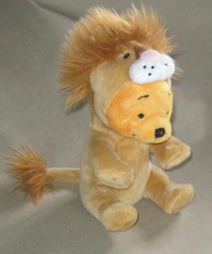 Doudou Winnie l'ourson déguisé en lion Disney Baby