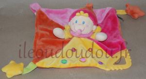 Doudou poupée lutin plat carré rose, orange et jaune attache sucette et anneau de dentition Mots d'enfant - Leclerc