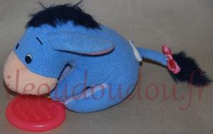 Peluche Bourriquet bleu tenant une fraise  Disney Baby, Fisher Price