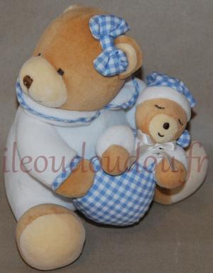 Peluche ours marron bleu et blanc tenant un bébé Kaloo, Vintage
