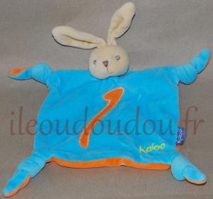 Doudou lapin plat carré beige bleu et orange Kaloo