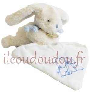 Peluche lapin Bonbon blanc et bleu tenant un mouchoir - DC2581 Doudou et compagnie