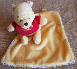 Doudou peluche ours Winnie jaune rouge et fleuri avec mouchoir Disney Baby