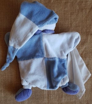 Doudou marionnette ours bleu tenant un mouchoir - DC1610