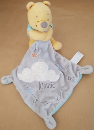 Peluche ours Winnie tenant un mouchoir nuage Disney Baby, Nicotoy, Simba Toys (Dickie)