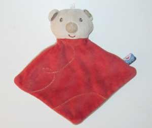 Doudou ours plat carré rouge Sucre d'Orge
