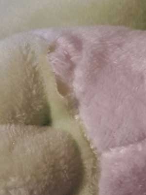 Peluche chat vert et blanc tenant un mouchoir *Douceur* - BN778