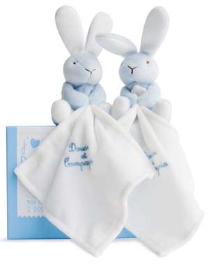 Duo de lapins bleu tenant un mouchoir blanc *J'♥ mon doudou* - DC2918 Doudou et compagnie