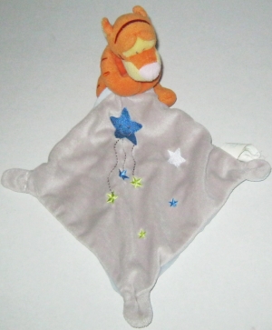 Doudou Tigrou orange tenant un mouchoir gris et bleu brodé d'étoiles Disney Baby, Simba Toys (Dickie)