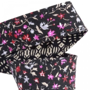 Attache-doudou fleuri et motifs géométriques beige et noir sos