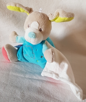 Peluche chien lapin cajou gris bleu jaune et rose Sucre d'Orge