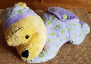 Peluche Winnie l'ourson en pyjama et bonnet violet luminescent Disney Baby, Nicotoy, Simba Toys (Dickie)