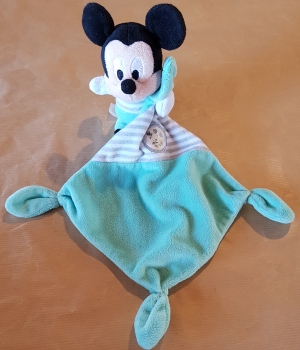 Peluche Mickey gris et vert tenant un mouchoir Disney Baby, Nicotoy, Simba Toys (Dickie)