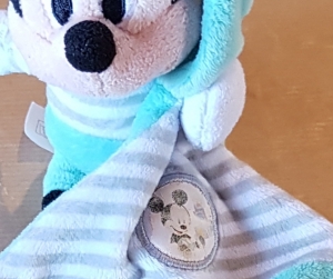 Doudou Mickey avec mouchoir bleu rayé Disney Nicotoy