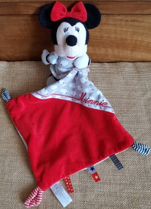 Peluche Minnie rouge, gris et noir tenant un mouchoir *Nuage* Disney Baby, Nicotoy, Simba Toys (Dickie)