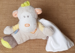 Peluche singe cajou marron orange et vert Sucre d'Orge