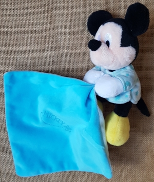 Peluche Mickey phosphorescent tenant un mouchoir bleu   Disney Baby, Nicotoy, Simba Toys (Dickie)