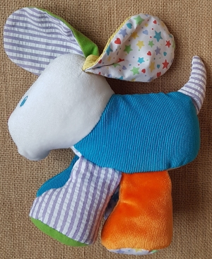 Peluche chien multicolore