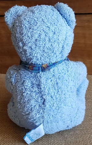 Ours en peluche bleu et à carreaux