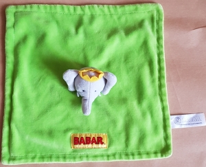 Doudou éléphant Babar carré vert Babar, Lansay