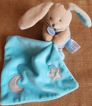 Lapin peluche bleu et marron clair tenant un mouchoir Les luminescents étoile BN0137 Baby Nat