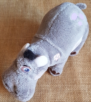 Peluche Beshte l'hippopotame de la Garde du Roi Lion Disney Baby, Nicotoy, Simba Toys (Dickie)