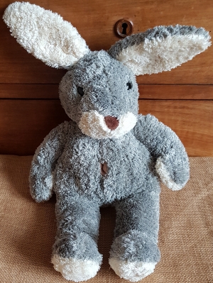 Peluche lapin gris et crème Ajena, Nounours