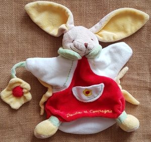 Marionnette lapin doudou avec fleur Doudou et compagnie