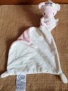 Doudou souris rose robe blanche tenant un mouchoir Mots d'enfant - Leclerc